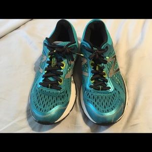 New Balance 1260 women’s 7 wide